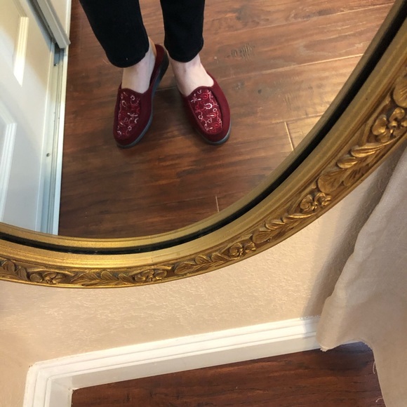 Beautiful floral shoes! - Picture 9 of 10